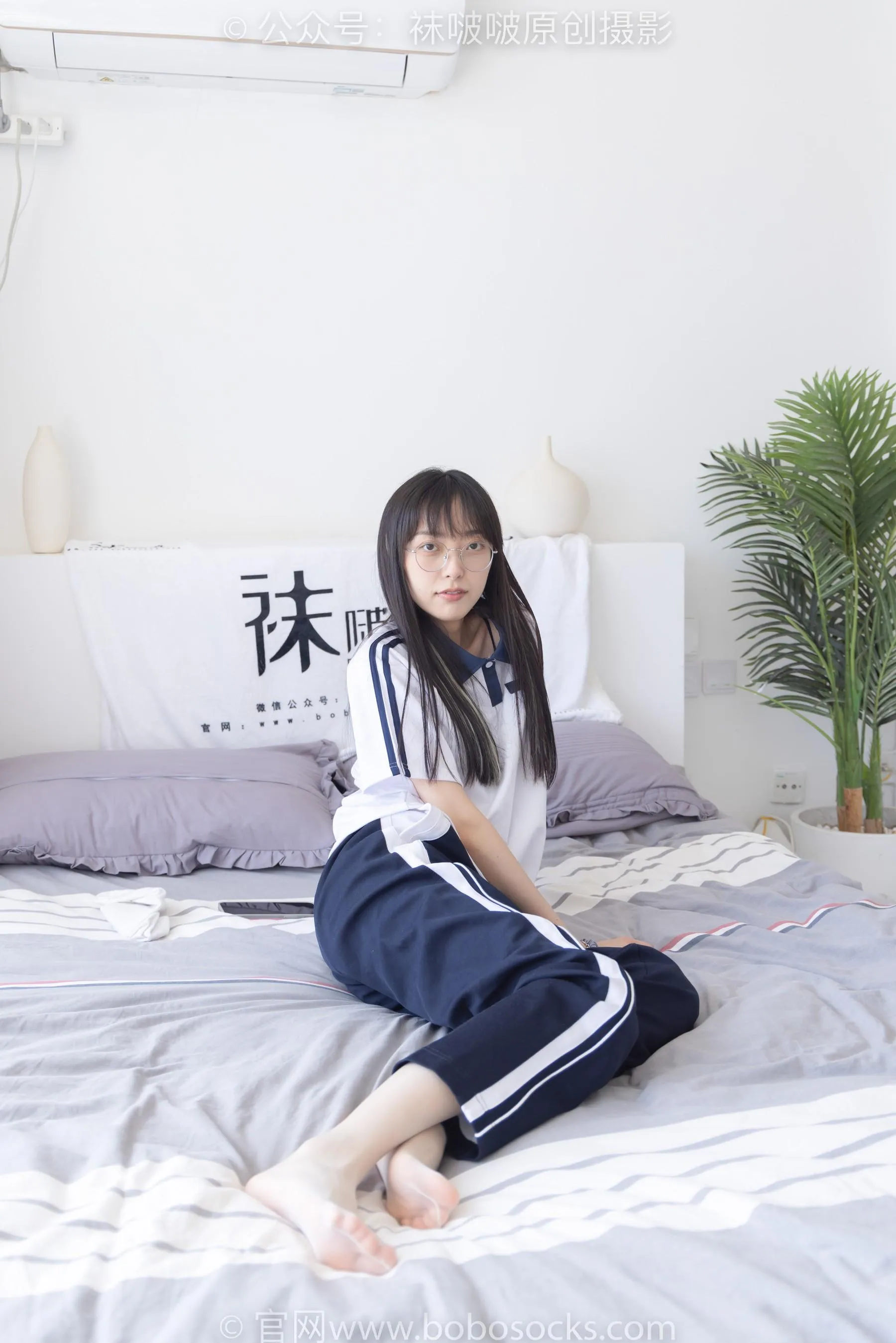 [BoBoSocks袜啵啵]NO.207 稚予-aj板鞋、白棉袜、油亮白丝、校服裤里丝 [87P]插图
